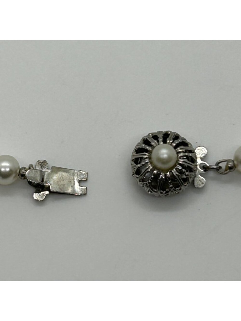 Vintage Sarah Coventry Faux Pearl Necklace, Floral Box Clasp Classic 1960s - Picture 11 of 16